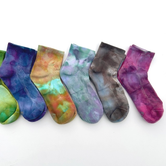 Burgundy Tie Dye Socks Mens Red Purple Ice Dye Ankle Socks Mid Crew Hand Dyed - Picture 3 of 4